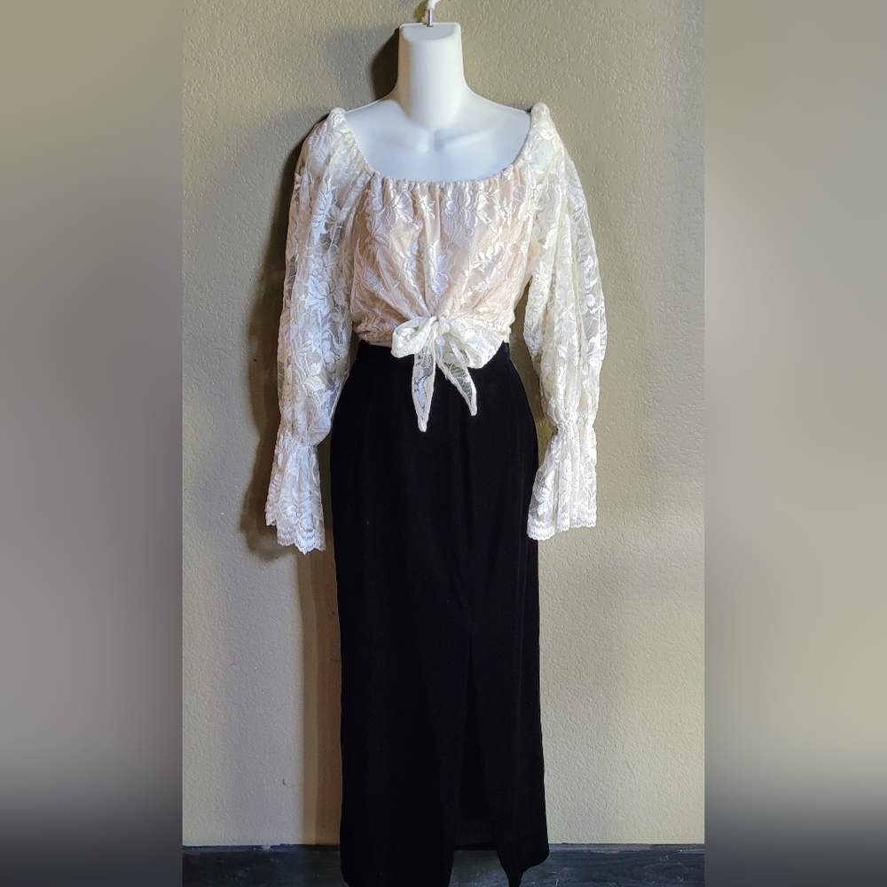 Vintage long sleeve lace crop top